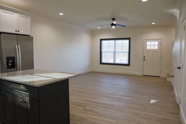Building Photo - BRAND NEW 2BD 2.5B TOWNHOME