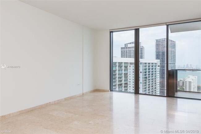 Building Photo - 1 br, 1.5 bath  - Reach Condo