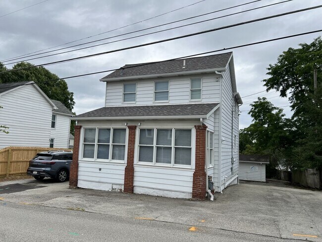 Building Photo - 913 Main St - House