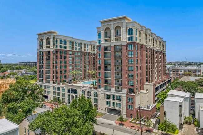 Building Photo - The Heron Museum District
