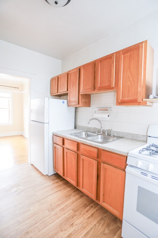 Building Photo - 4452 N Damen Ave