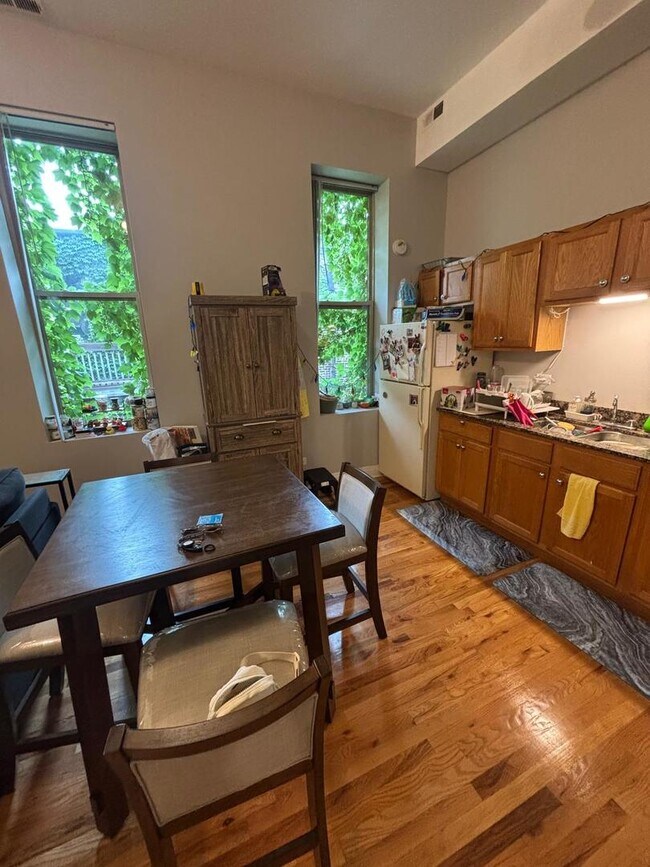 Foto del edificio - 2002 W Chicago Ave