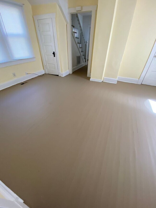 Building Photo - 3br, 2 bath 2 story house near ODU