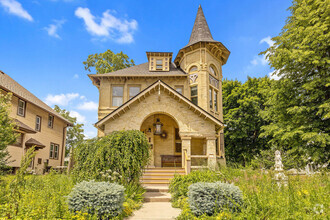 Building Photo - 3402 W St Paul Ave