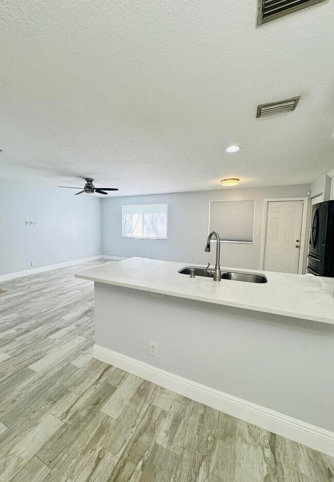 Foto del edificio - 77 Fairways Ln