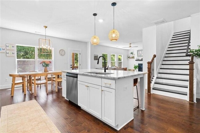 Foto del edificio - 178 Crestbrook Wy