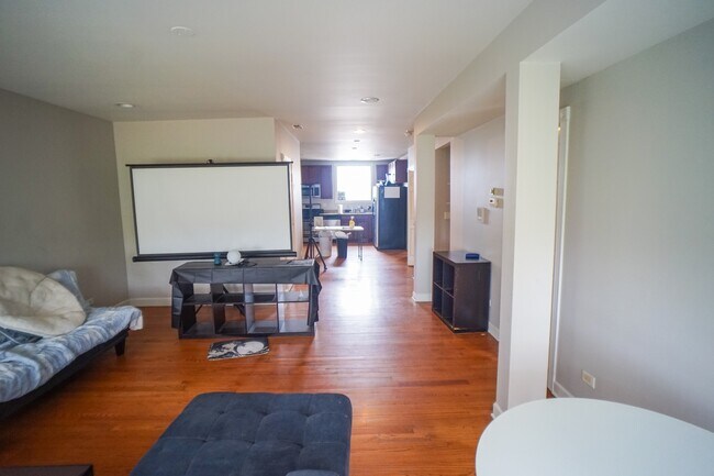 Foto del edificio - 2634 W Glenlake Ave