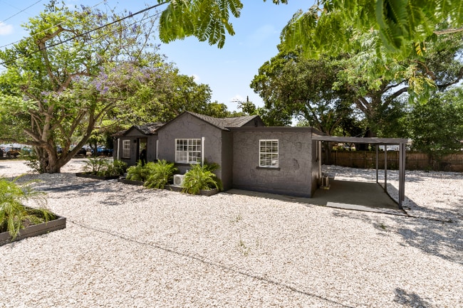 Building Photo - 4102 N Hubert Ave