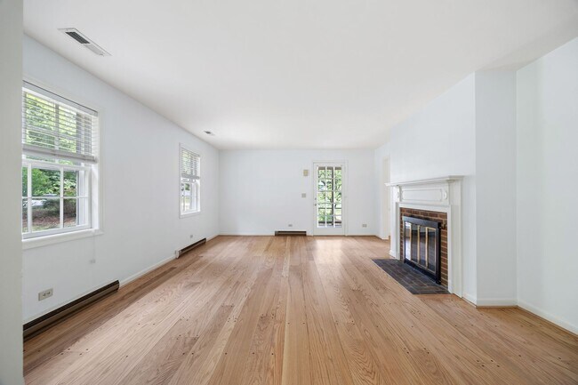 Foto del edificio - 2579 Garth Rd