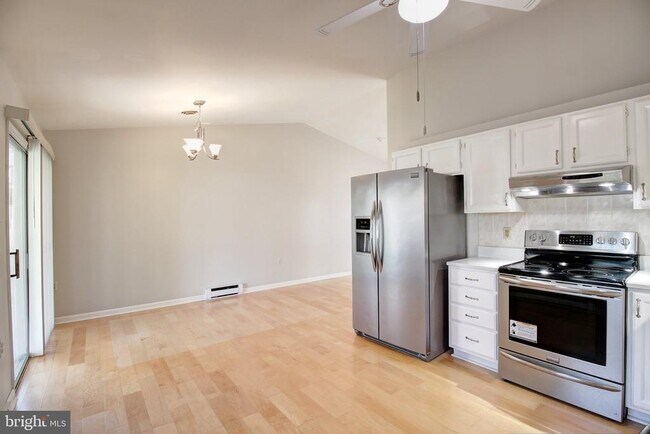 Building Photo - 430 Banksia Dr
