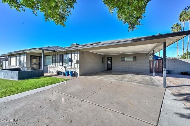 Foto del edificio - 6816 E Coronado Rd