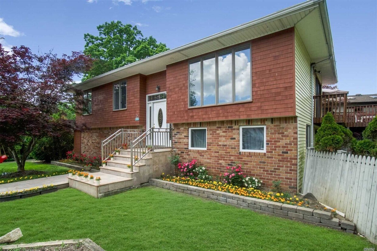 Primary Photo - 2 Thorne Ct