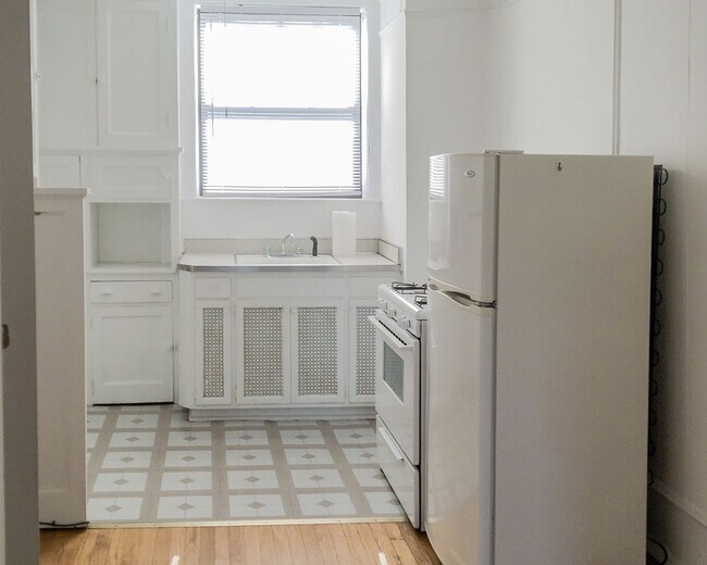 Foto del edificio - 4602 N Winchester Ave