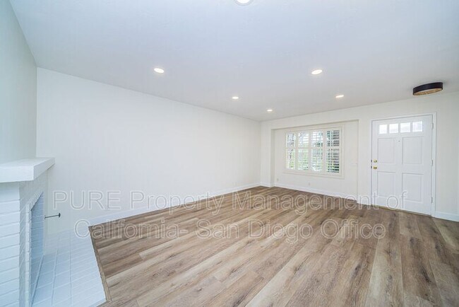 Building Photo - 3637 Caminito Carmel Landing