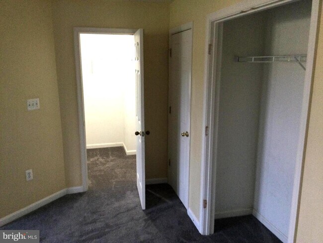 Building Photo - 5205 Drakes Ct
