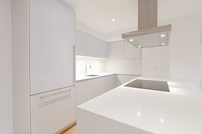 Building Photo - 3421 Rue Drummond