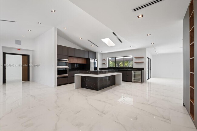 Foto del edificio - 5020 Hawkhurst Ave