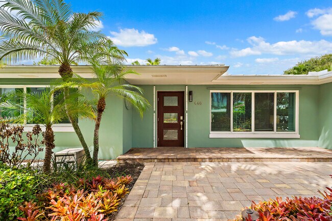 Building Photo - 440 Jupiter Ln