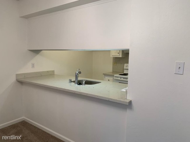 Building Photo - 5420 Roundtree Ct