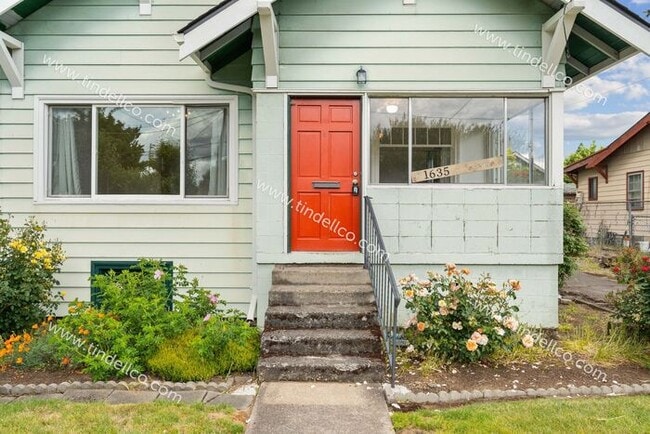 Building Photo - Charming 2-Bedroom Home in Overlook Neighb...