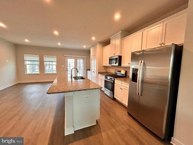 Foto del edificio - 16225 Picasso Aly