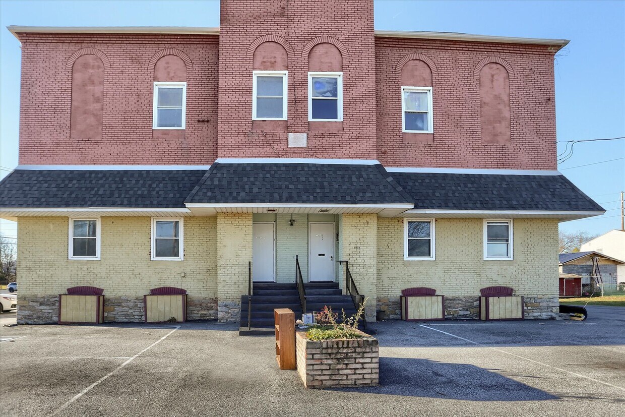 643 S Wood St Unit 2, Middletown, PA 17057 Room for Rent in