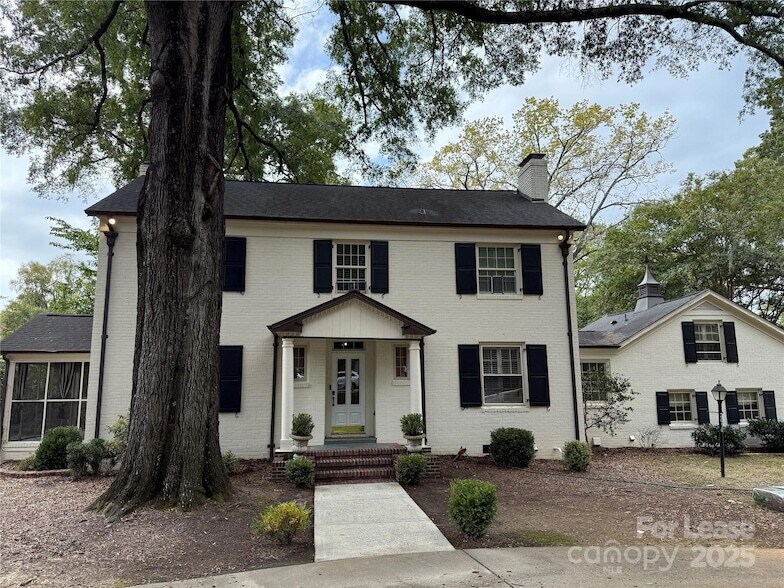 Foto principal - 2610 Providence Rd