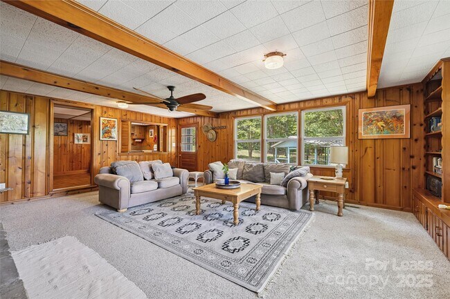 Foto del edificio - 4116 Tuffy Ln