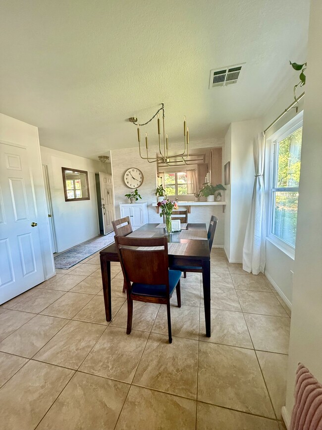 dining - 2731 Erringer Rd