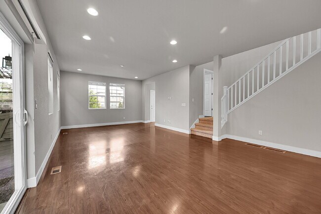 Building Photo - $2,850.00 - 3 Bedrooms, 2.5 Bathrooms, Sin...