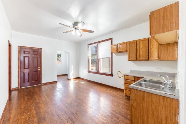 Building Photo - 3027 S Kostner Ave