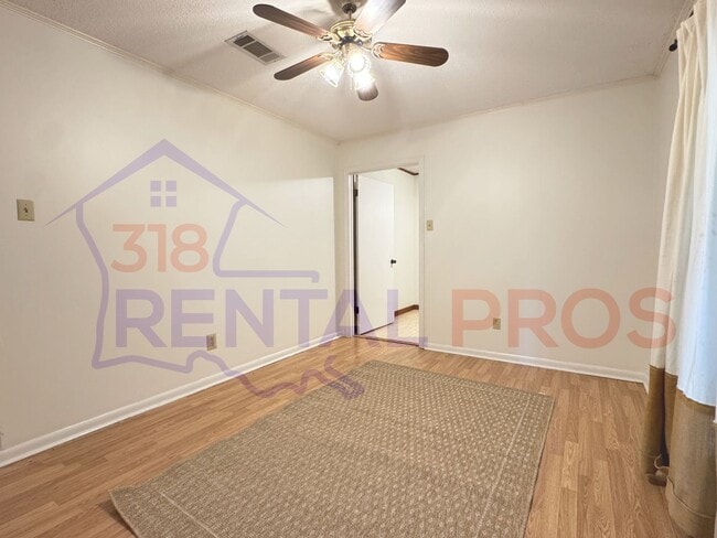 Building Photo - Beautiful Home with Large Backyard