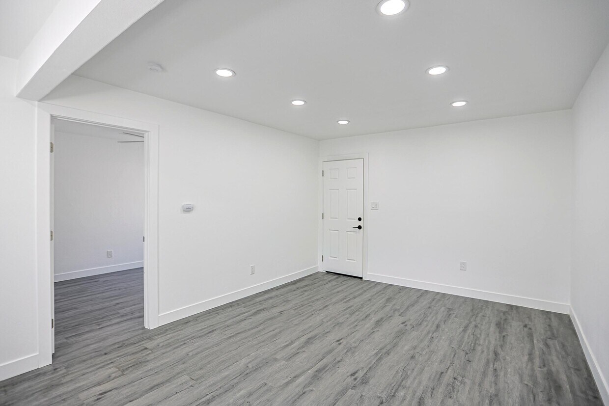 Foto del edificio - 438 W Holt Ave