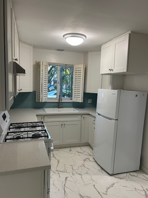 Cocina - 3731 Lewis Ave