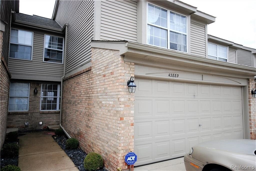Primary Photo - 43889 Stoney Ln