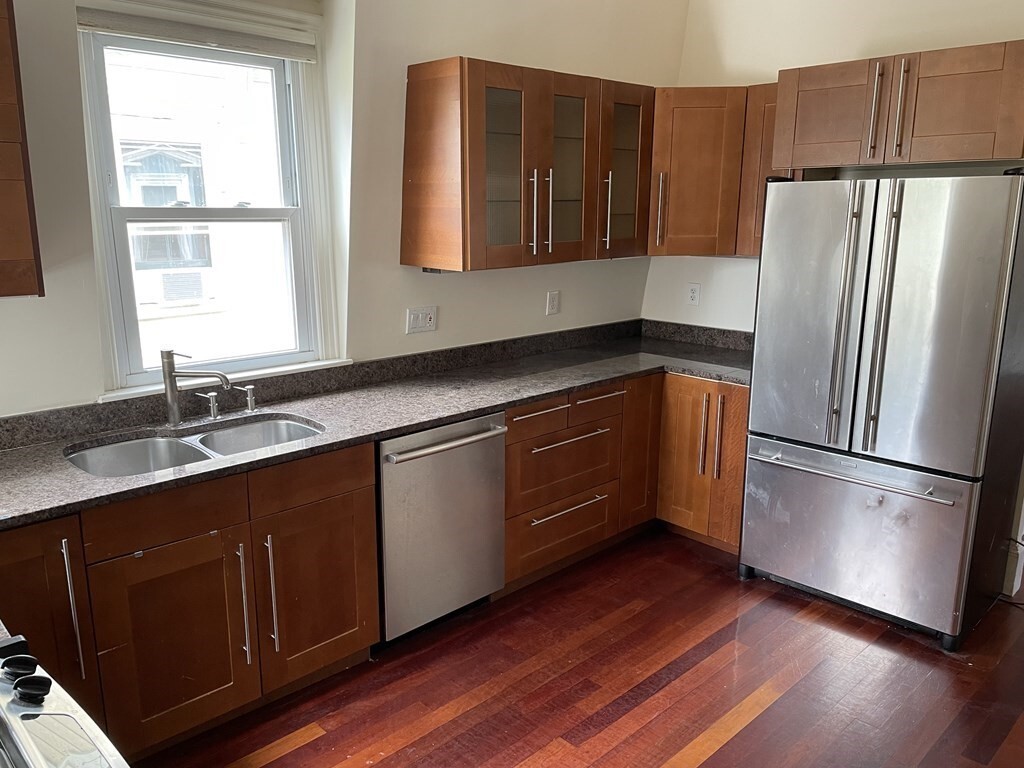 Primary Photo - 61 Columbus Ave