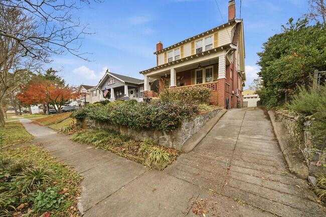 Foto del edificio - 710 Georgia Ave