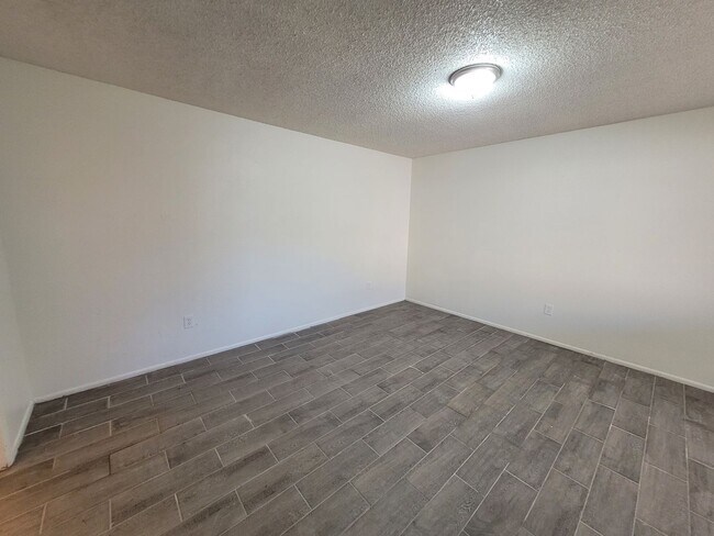 Building Photo - 2630 S Virginia Dr