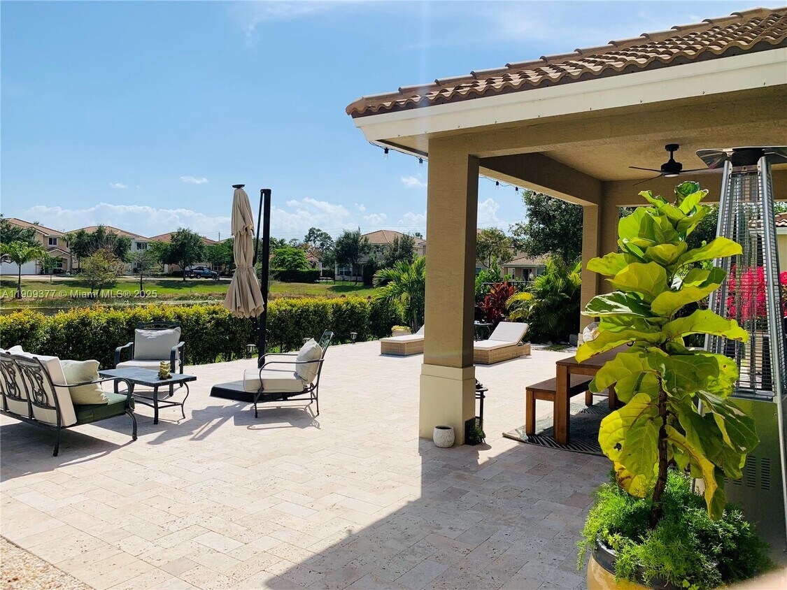 Foto principal - 4812 Foxtail Palm Ct