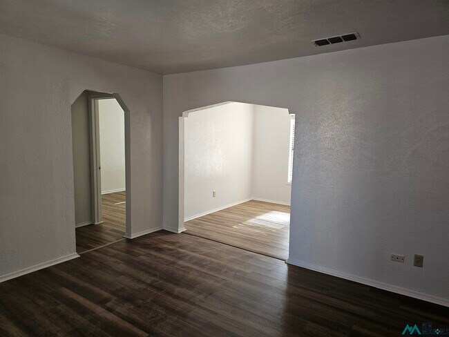 Foto del edificio - 921 W 16th St