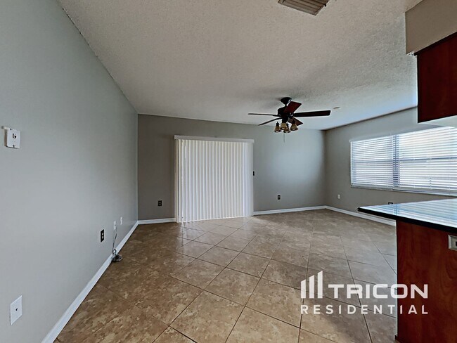 Foto del edificio - 6050 Fall River Dr
