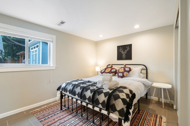 Foto del edificio - 2116 N 190th St