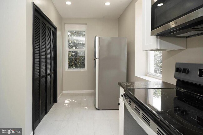 Foto del edificio - 5820 Willows Ave