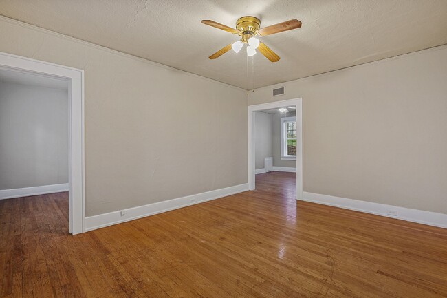 Interior Photo - Highland Court