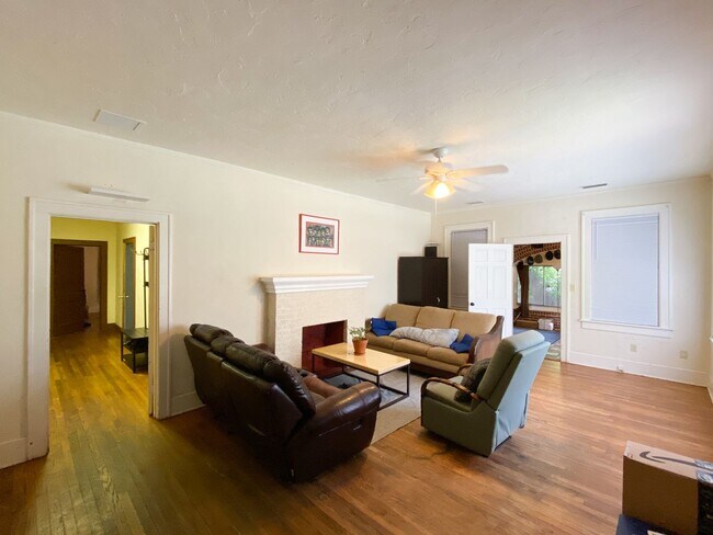 Foto del edificio - 1714 NW 3rd Pl