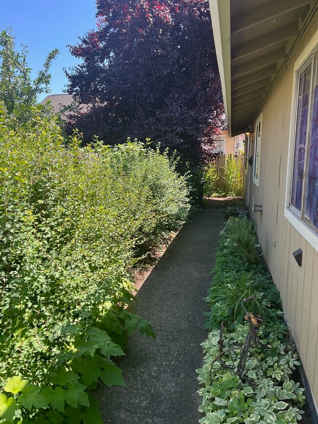 Building Photo - 7322 N Albina Ave