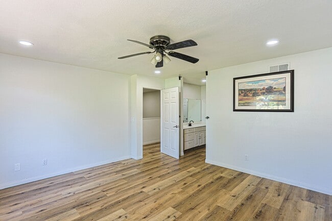 Foto del edificio - 3440 W Park Balboa Ave