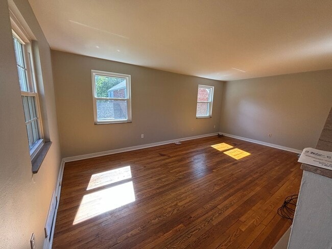 Building Photo - 4 Bedroom Home in Pleasant Hills! - Availa...