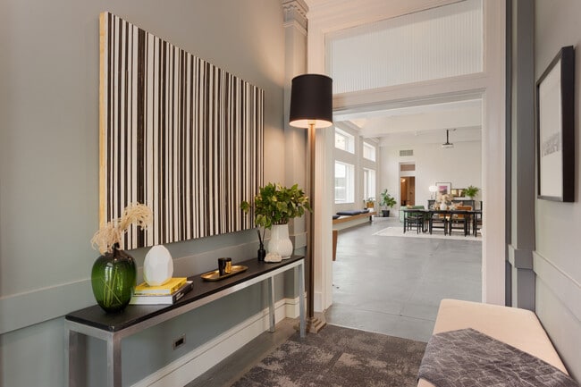 Foto del edificio - 1019 N Wolcott Ave