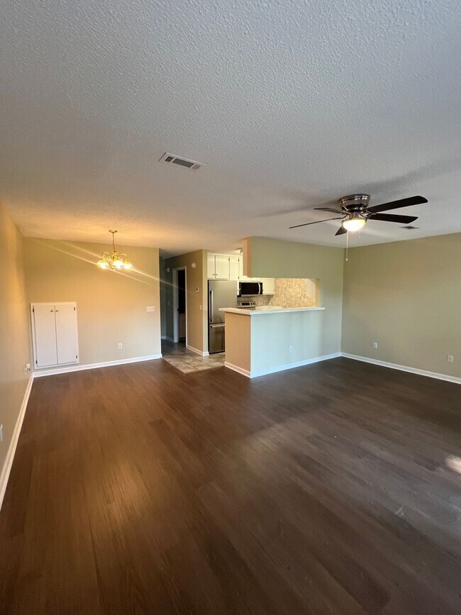 Foto del edificio - 176 Woodmere Dr